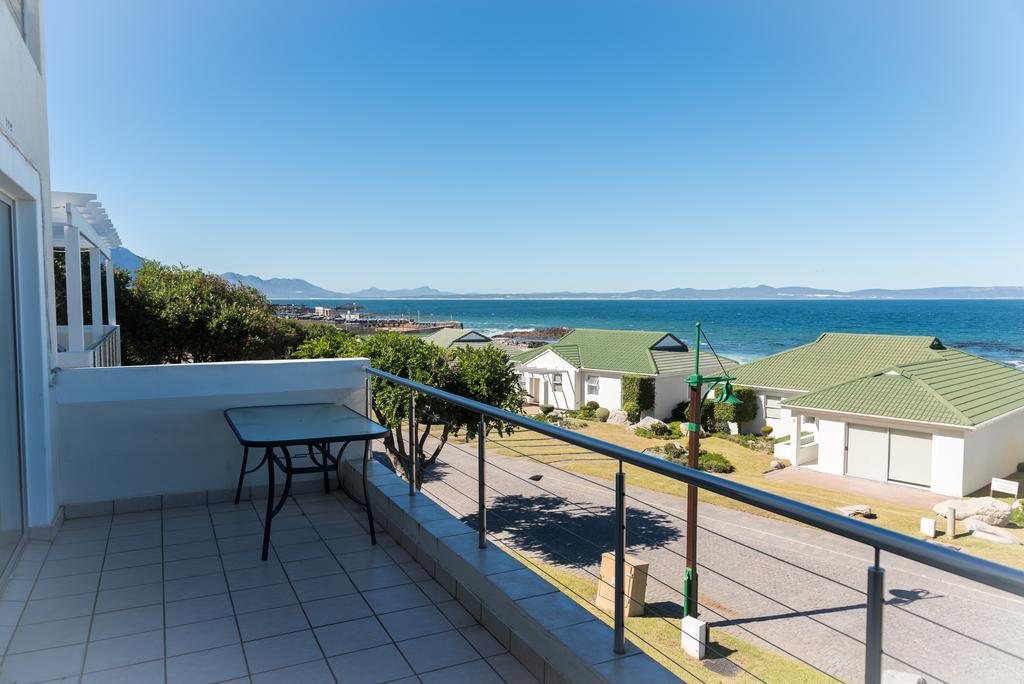 Whale View Self Catering Apartment Hermanus Buitenkant foto